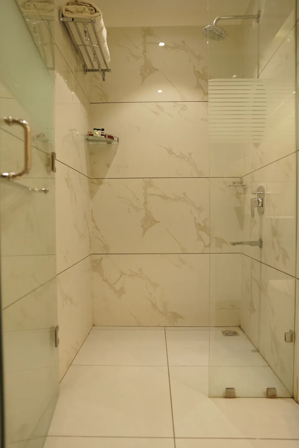 Clean marble bathroom with modern fittings at Hotel Janki Palace
